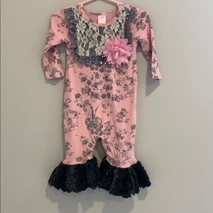 Giggle moon pink floral outfit